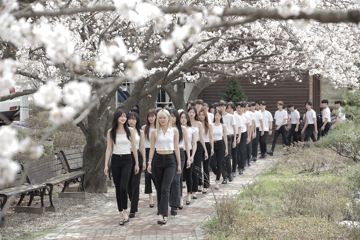 대덕대학교, 봄을 알리는 모델과 벚꽃워킹행사 성료 이미지 1