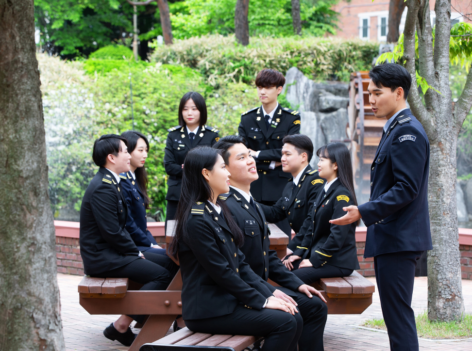 국방군사과